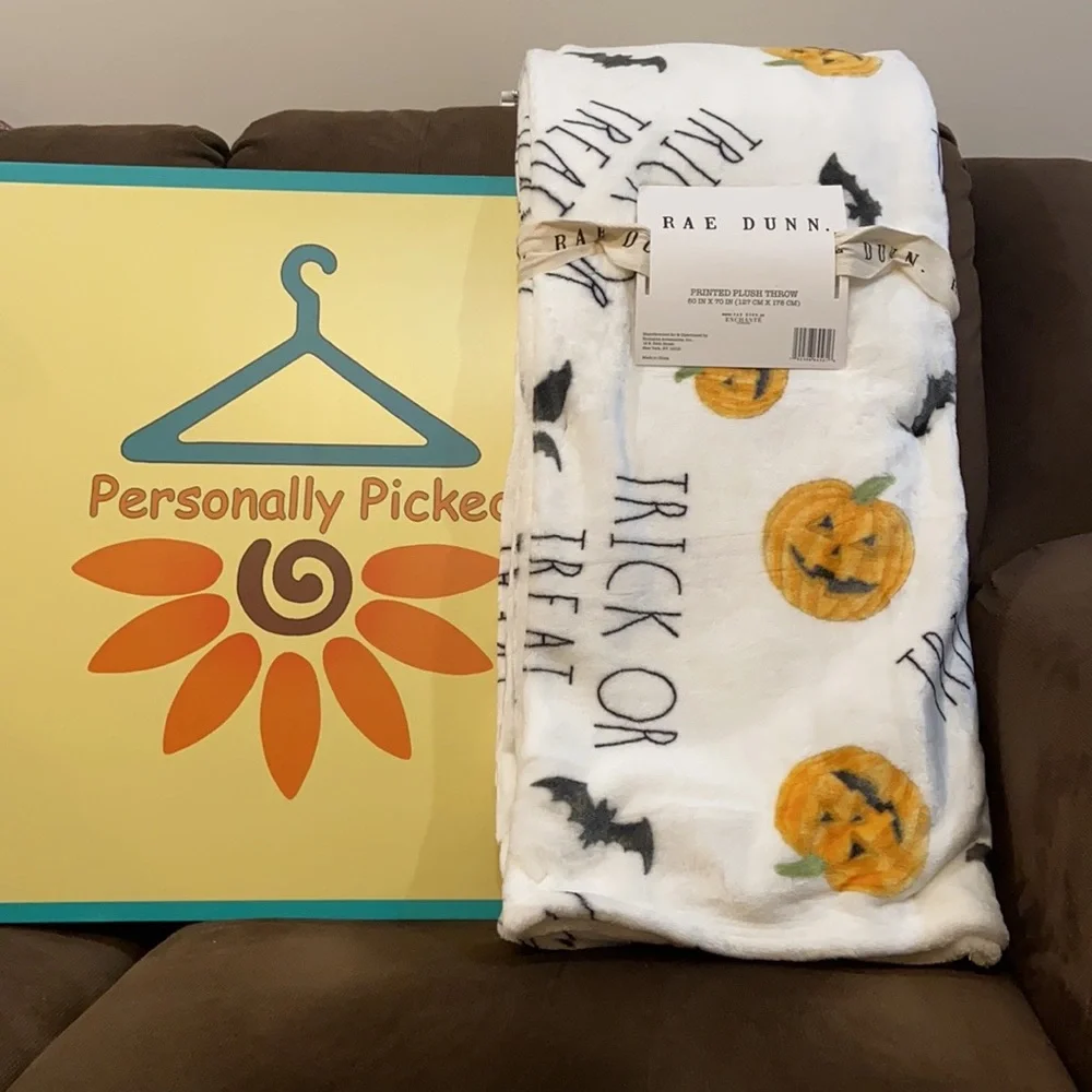 Rae Dunn TRICK OR TREAT Throw